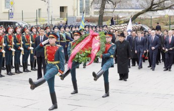 Supreme Leader Kim Jong Un Lays Wreath before Monument to Military Glory - Image